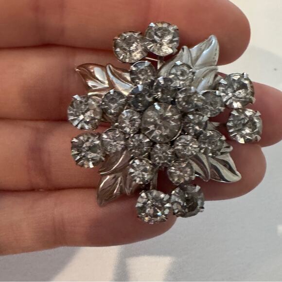 Vintage Jewelry - Vintage Silver Tone Rhinestone Brooch Estate Jewelry Leaf